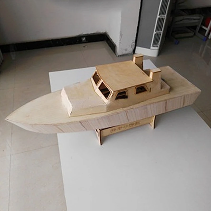 Zusammengebauter Bootsmodellba – Model Kit Yacht Bewertung und Preis